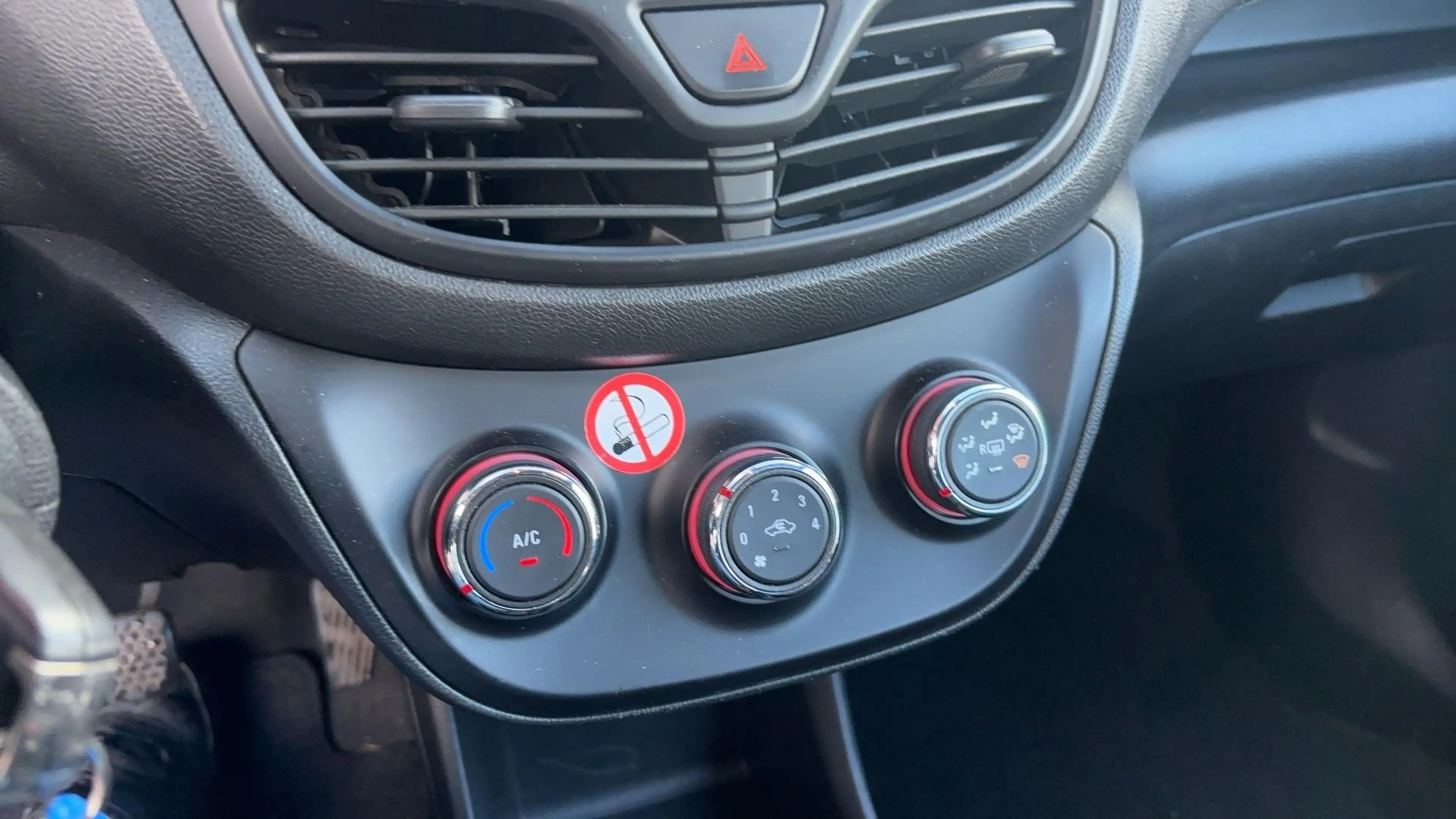 Opel Karl 1.0 ecoFLEX Edition CRUISE / BLUETOOTH / AIRCO / E — photo 11