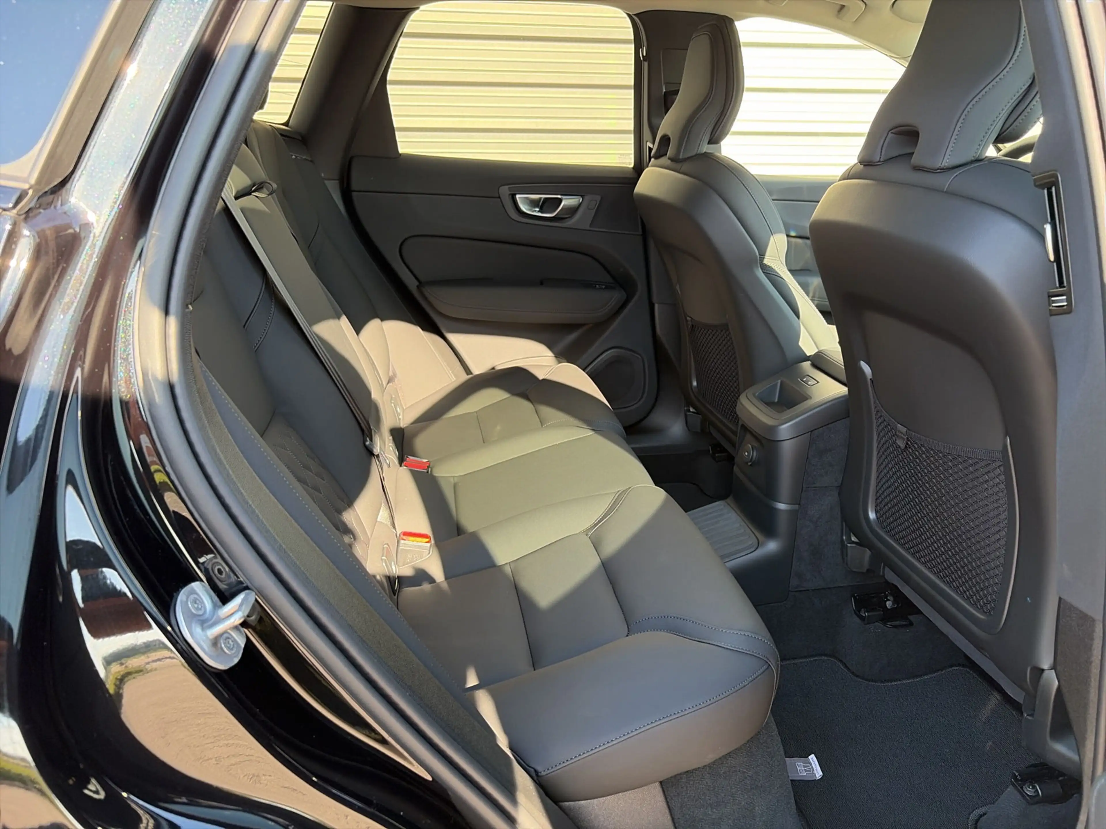 Volvo XC60 T6 Plug-in AWD Ultra Dark / Luchtvering / Trekhaak — photo 13