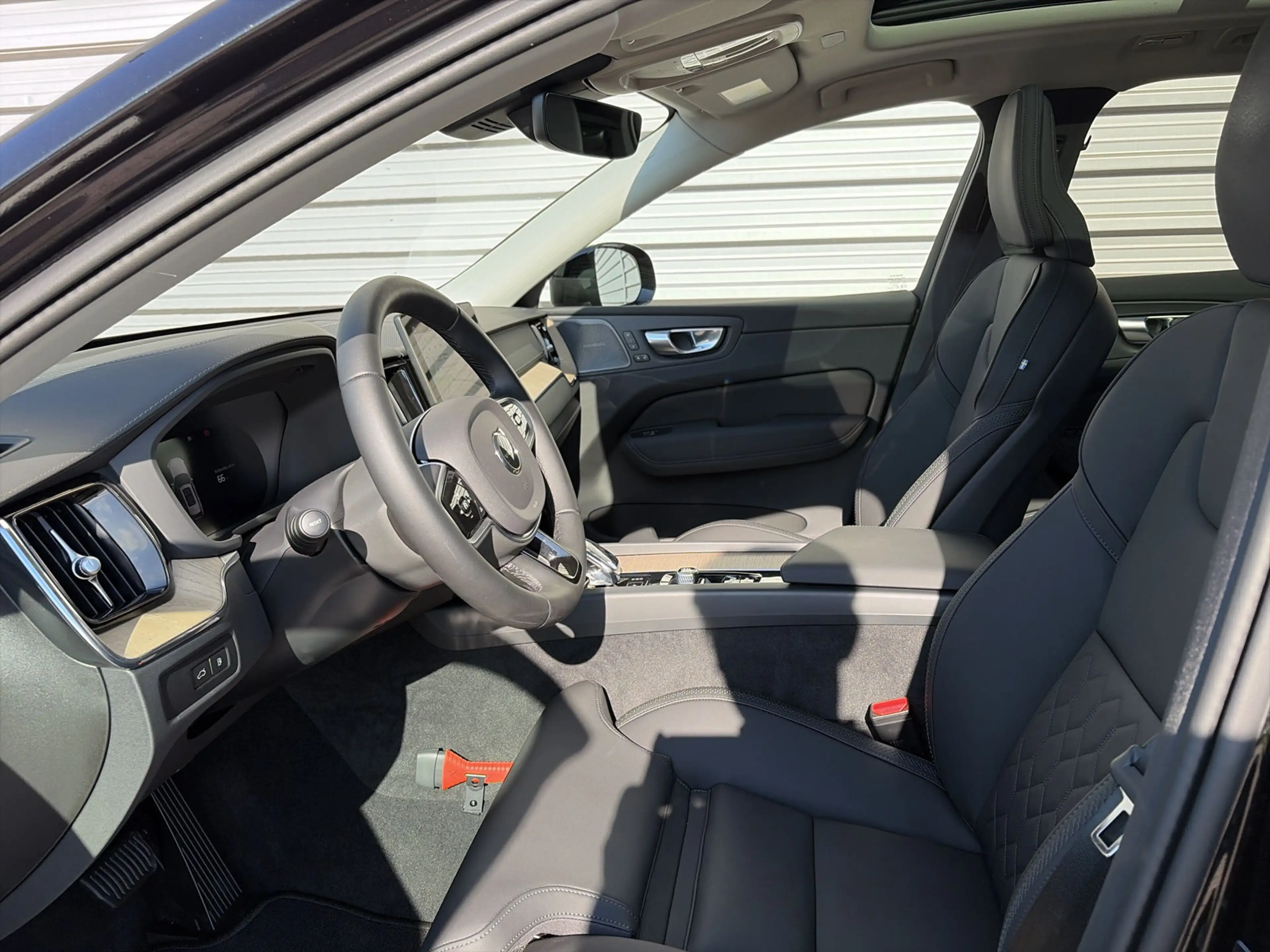 Volvo XC60 T6 Plug-in AWD Ultra Dark / Luchtvering / Trekhaak — photo 10