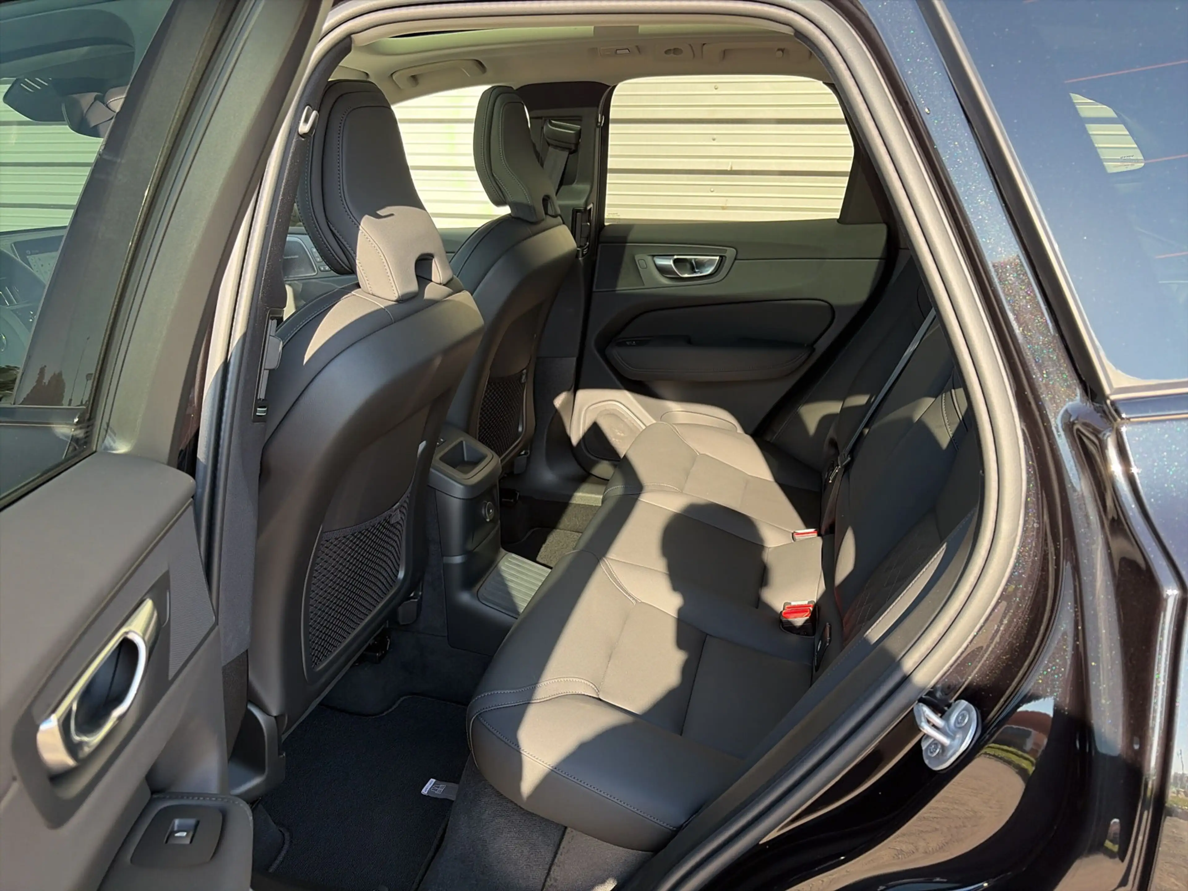 Volvo XC60 T6 Plug-in AWD Ultra Dark / Luchtvering / Trekhaak — photo 12