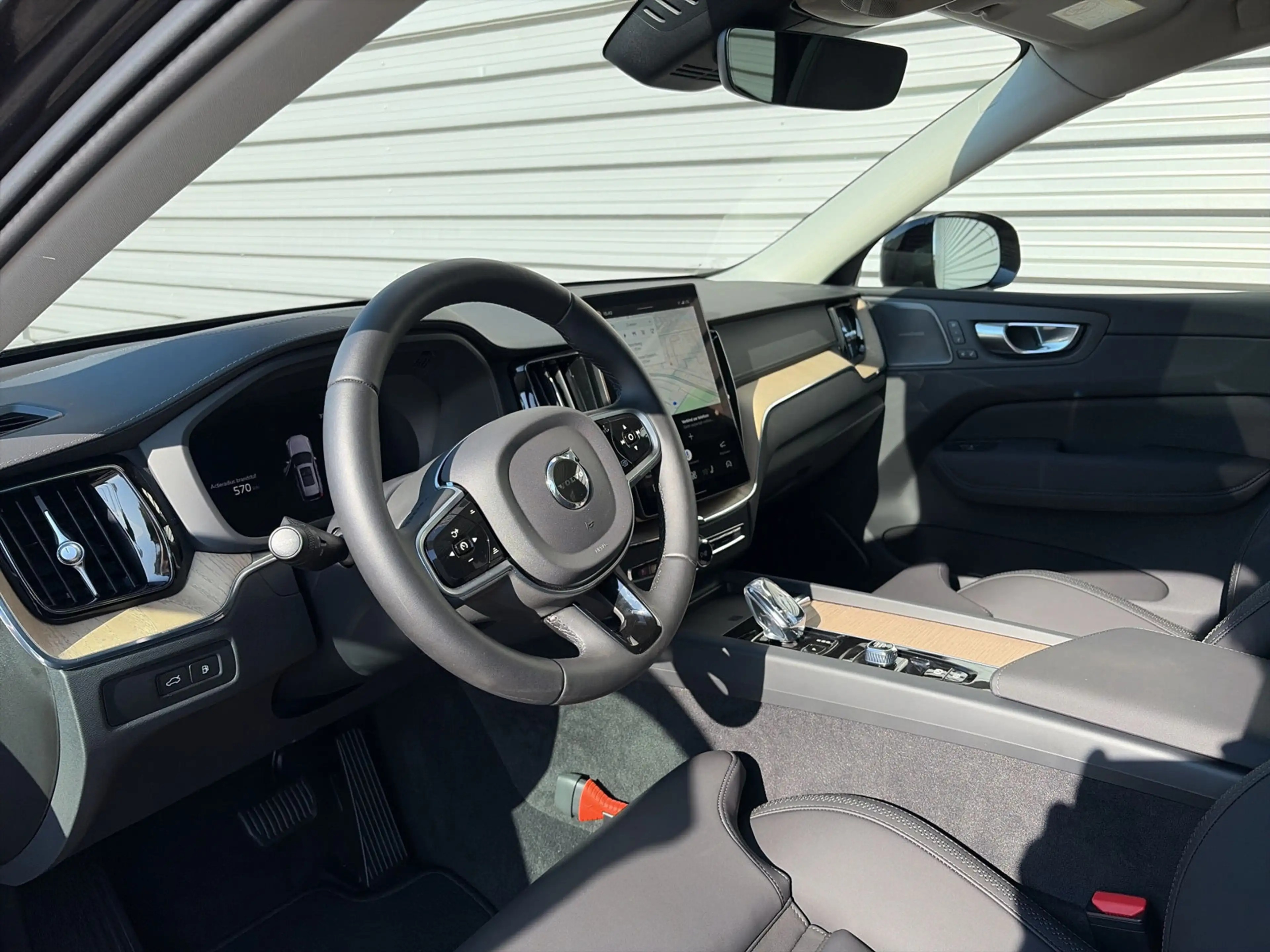 Volvo XC60 T6 Plug-in AWD Ultra Dark / Luchtvering / Trekhaak — photo 11