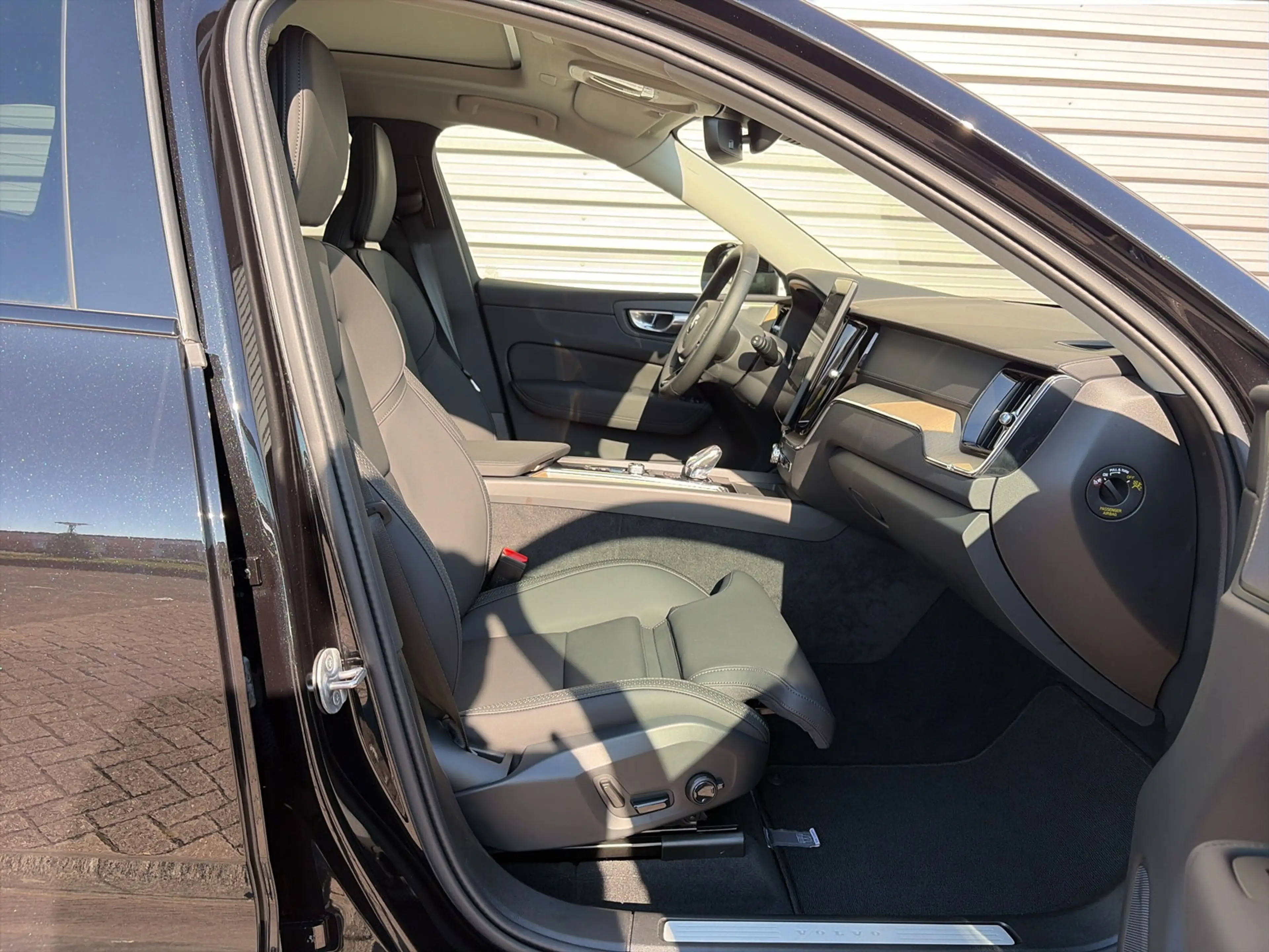 Volvo XC60 T6 Plug-in AWD Ultra Dark / Luchtvering / Trekhaak — photo 14
