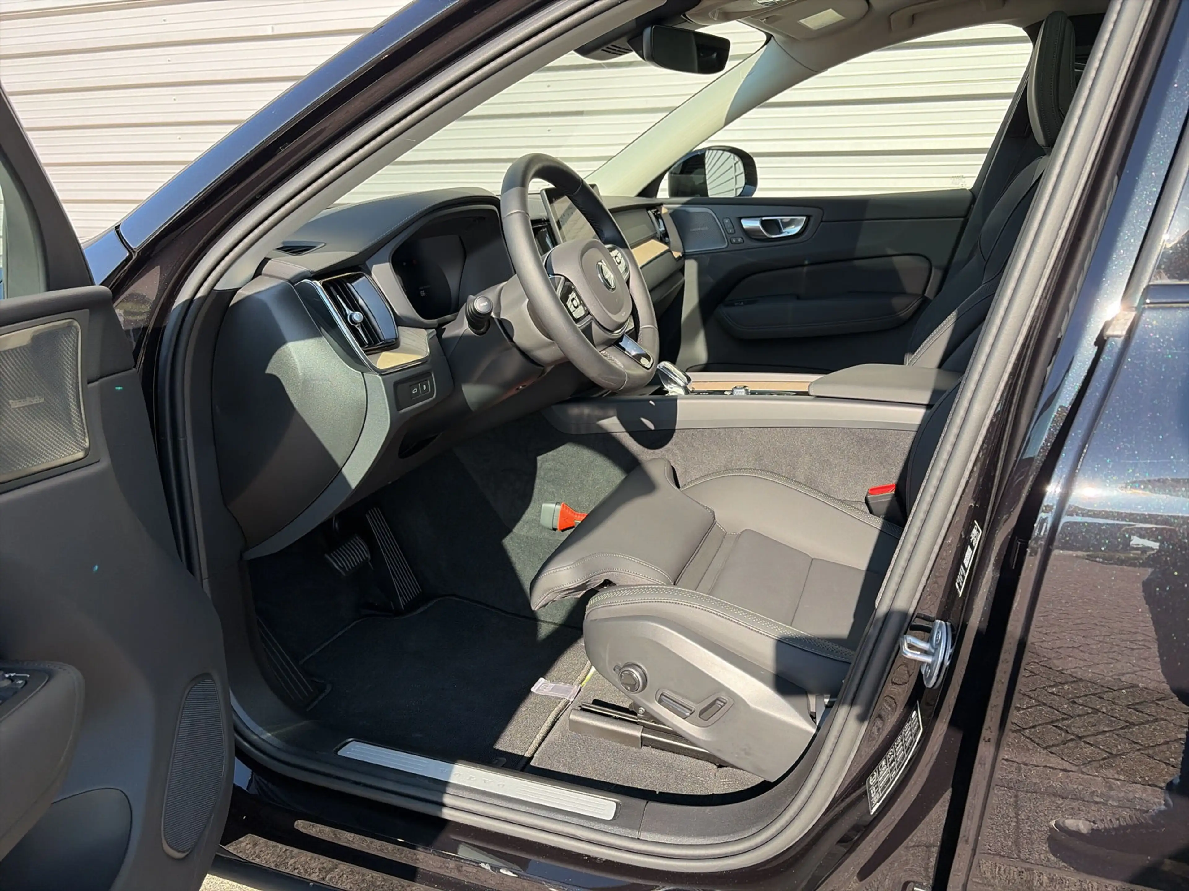 Volvo XC60 T6 Plug-in AWD Ultra Dark / Luchtvering / Trekhaak — photo 8