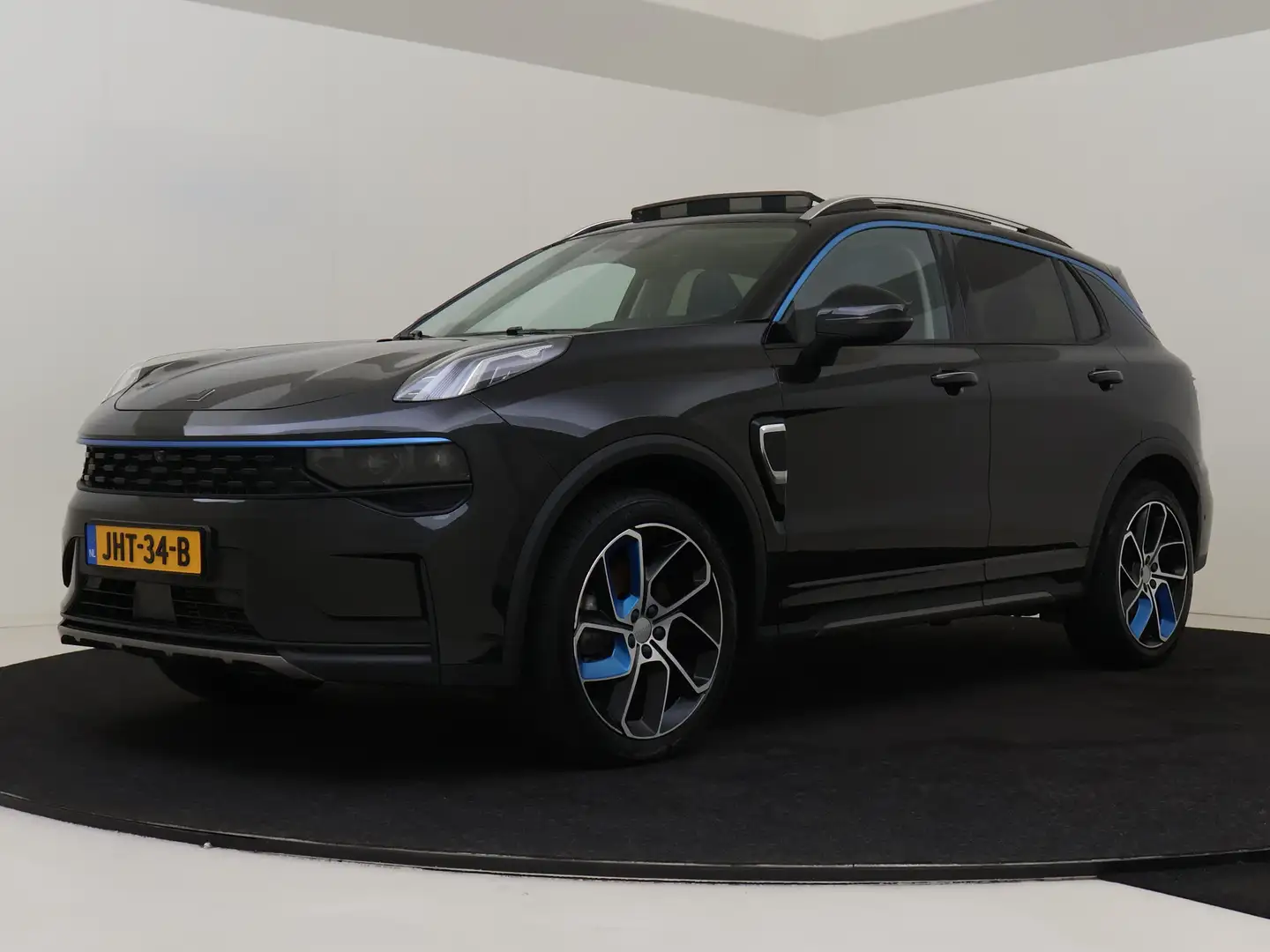 Lynk & Co 01 1.5 PANORAMADAK | NAVIGATIE | KEYLESS | LED Zwart - 1