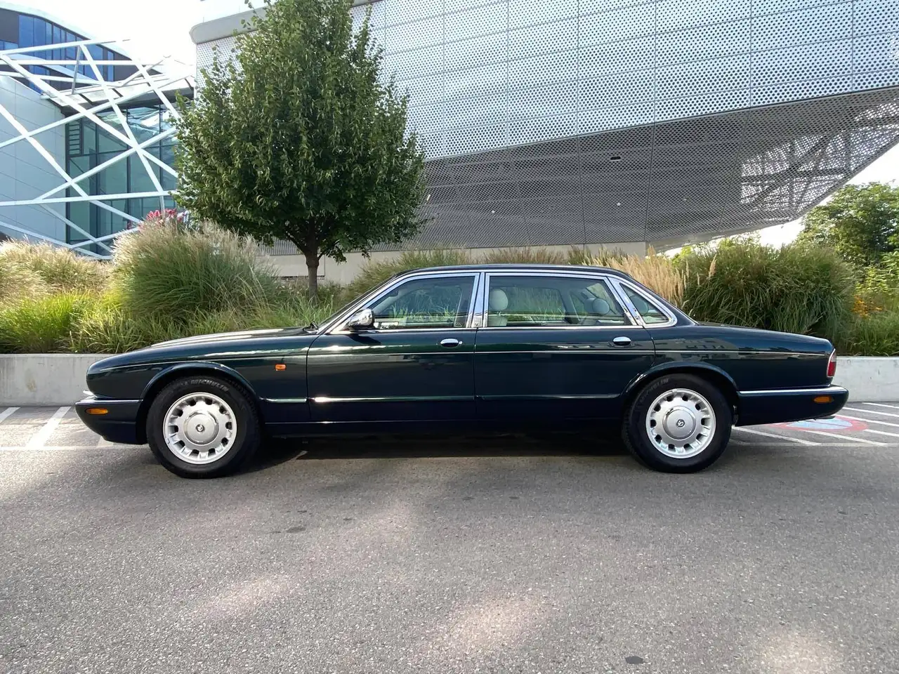 Daimler Eight LWB (X308), foto 5