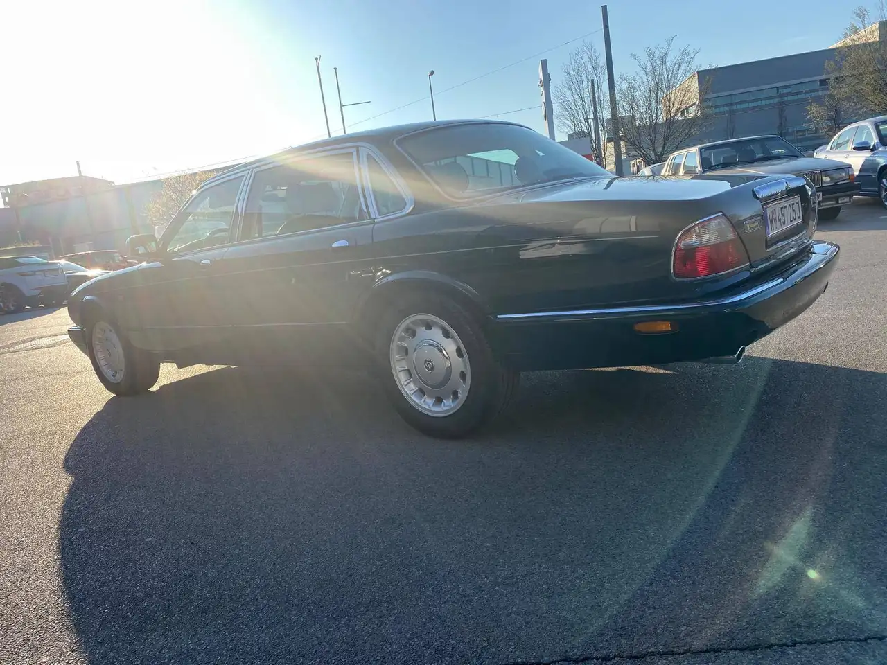 Daimler Eight LWB (X308), foto 3