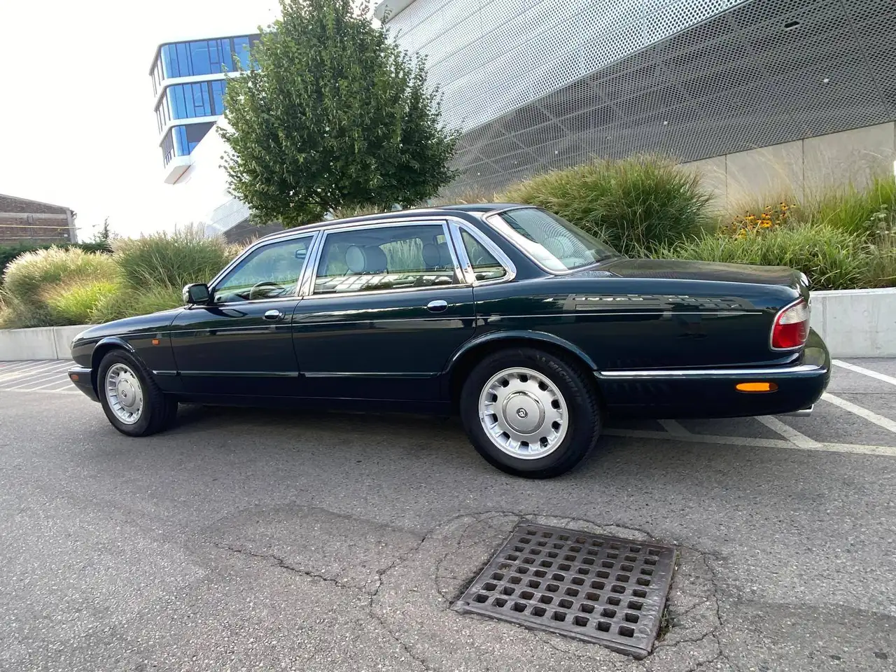 Daimler Eight LWB (X308), foto 6