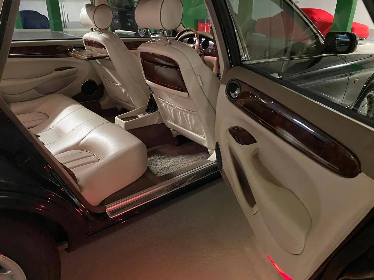 Daimler Eight LWB (X308), foto 12