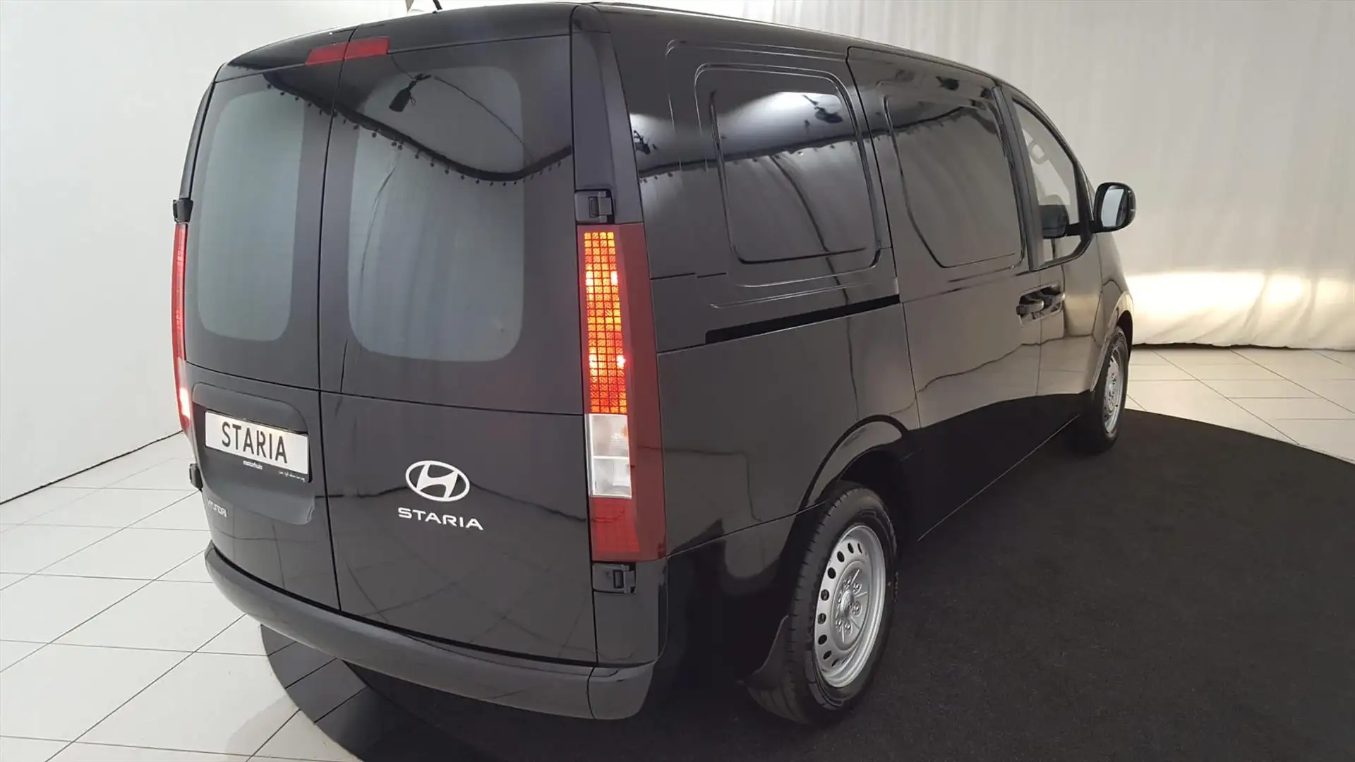 Hyundai STARIA Hybride-Benzine-Automaat-Rolstoelvervoer-Nieuw..!! Negru - 2