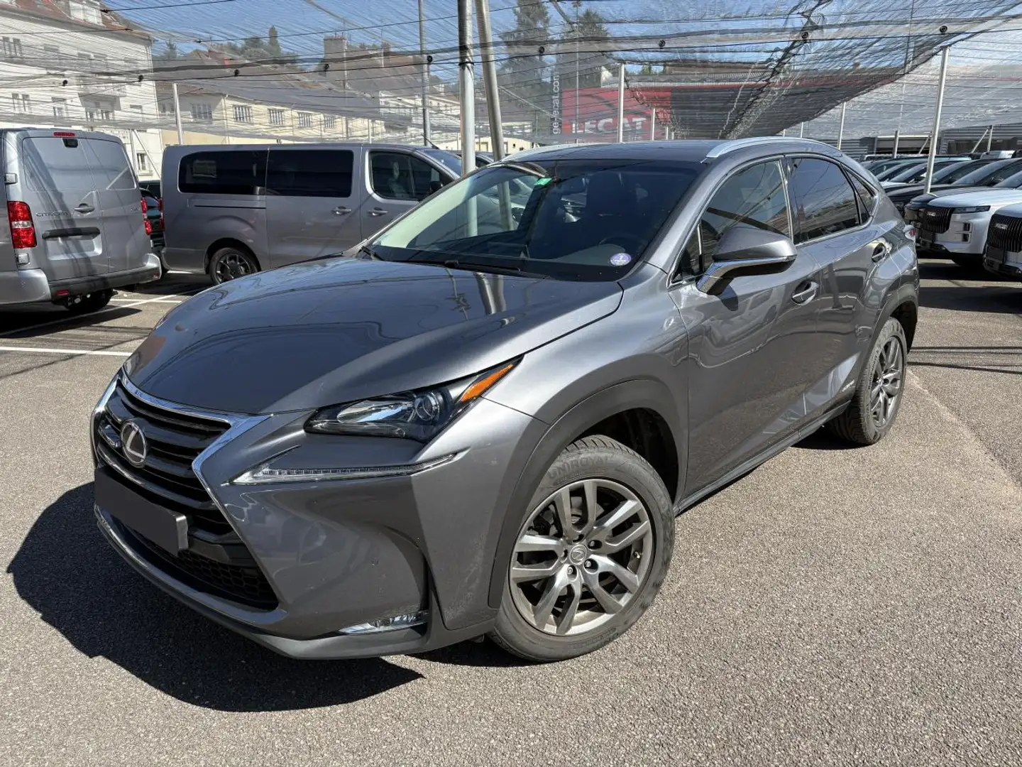 Lexus NX 300h 2.5 300H LUXE 4WD AUTO AVEC ATTELAGE Grau - 1