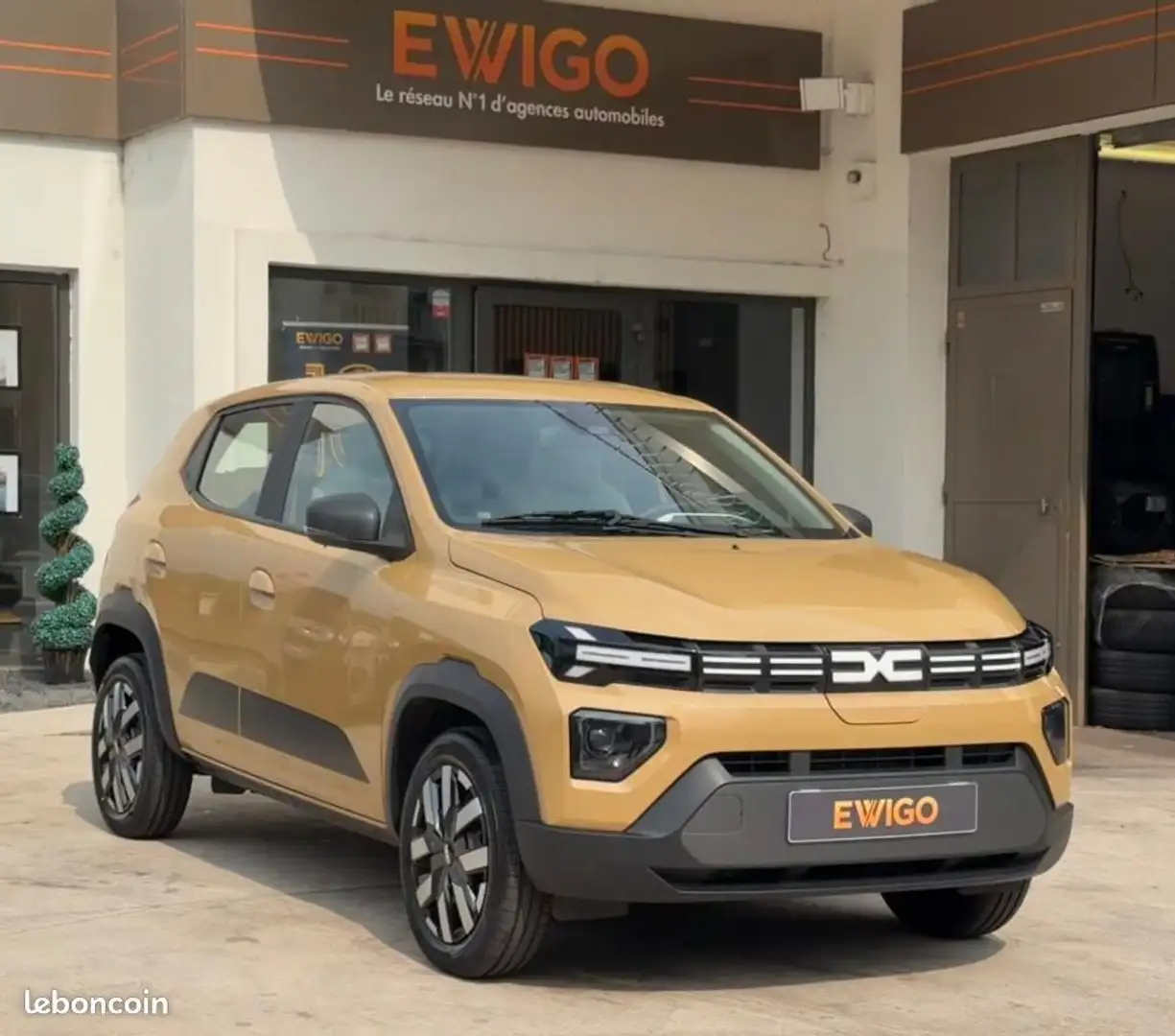 Dacia Spring (2) EXPRESSION 65 GSR2 26.8 KWH NEUVE + A PARTIR DE 300-MOIS SANS APPORT Beige - 1