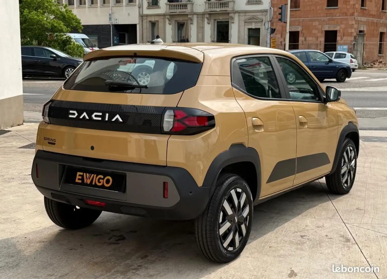 Dacia Spring (2) EXPRESSION 65 GSR2 26.8 KWH NEUVE + A PARTIR DE 300-MOIS SANS APPORT Beige - 2