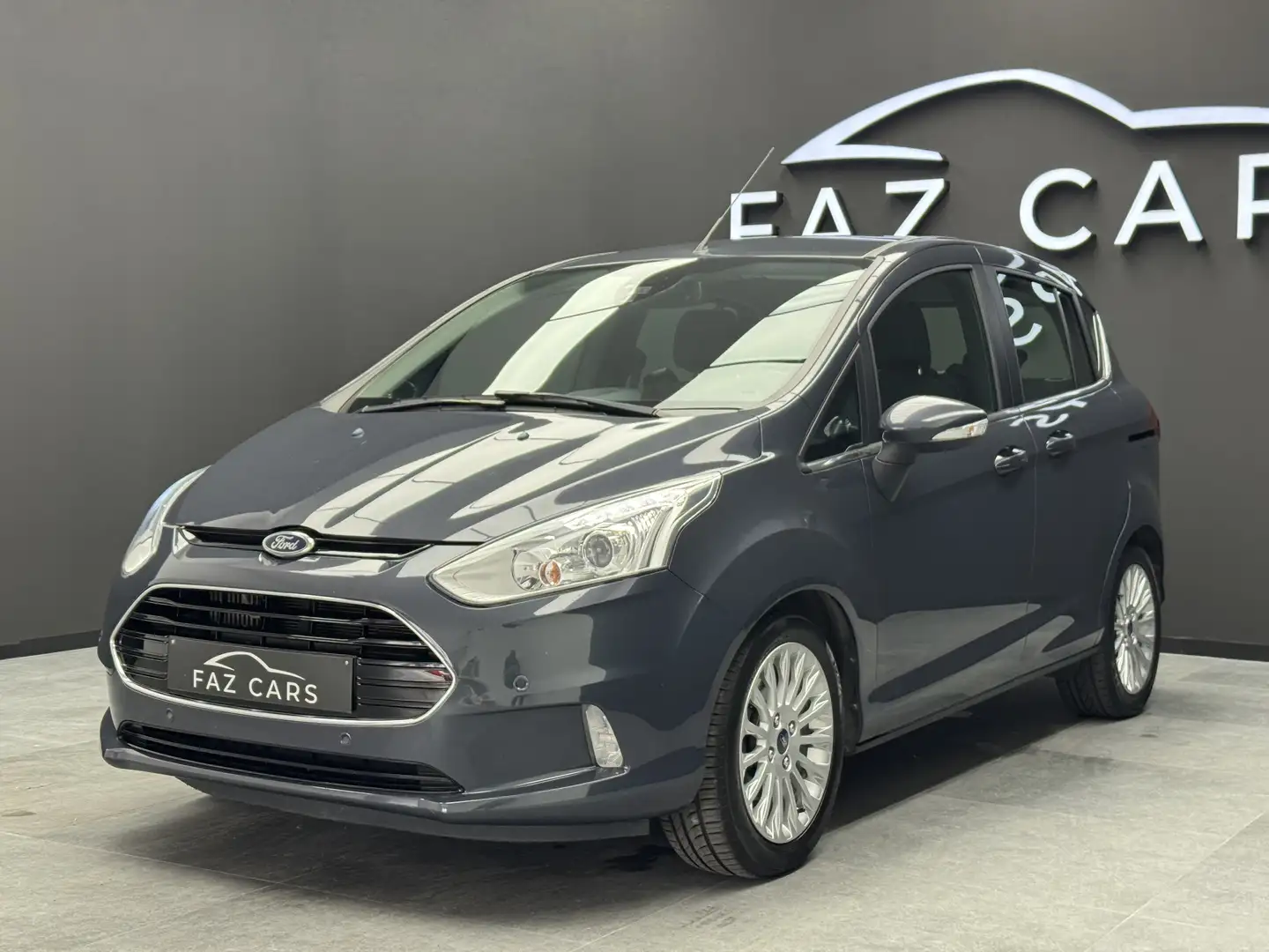 Ford B-Max * Réservé * Šedá - 2