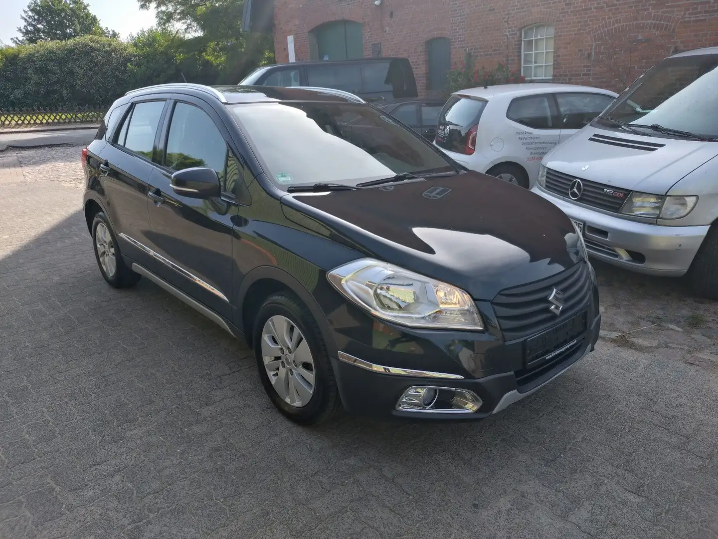 Suzuki (SX4) S-Cross 1.6, sehr gepflegt, Scheckheft! Schwarz - 1