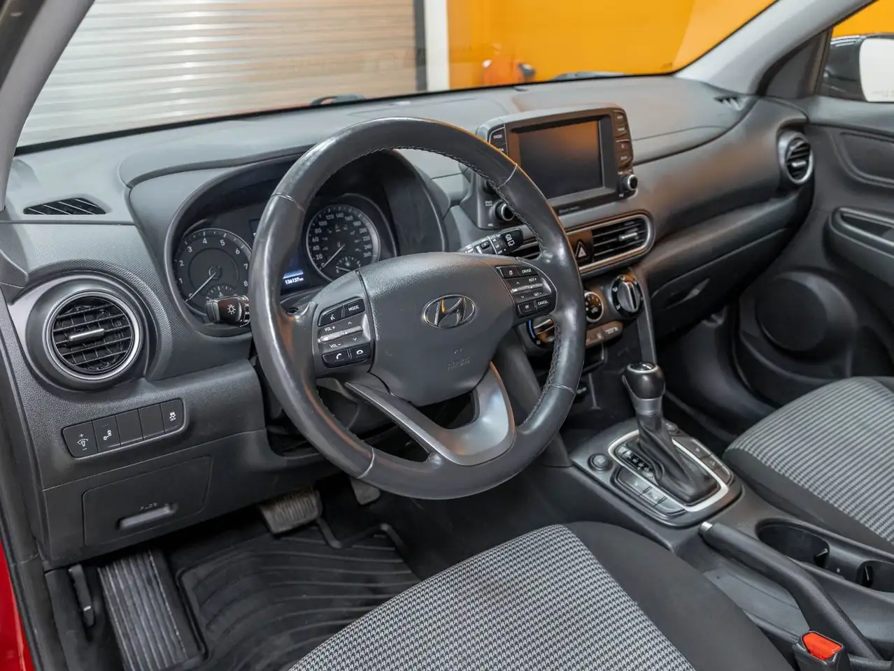 Hyundai KONA снимка Hyundai KONA