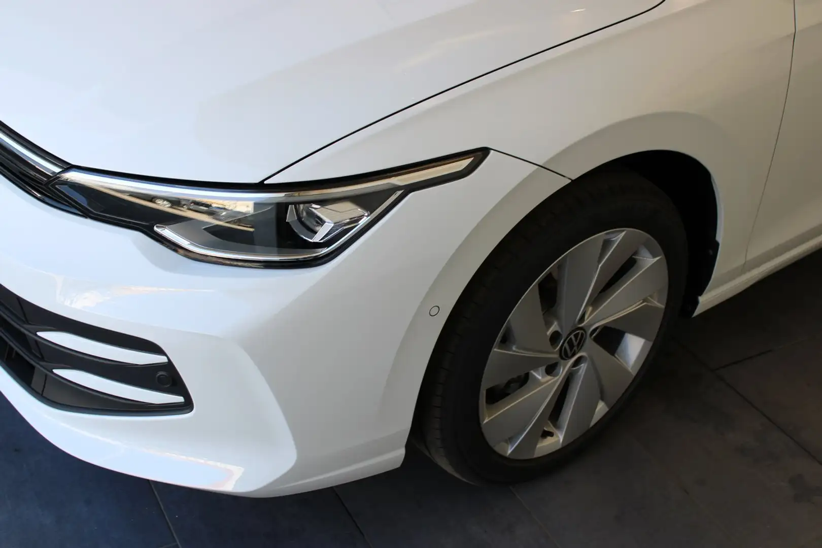 Volkswagen Golf Variant Business mHeV DSG Weiß - 2