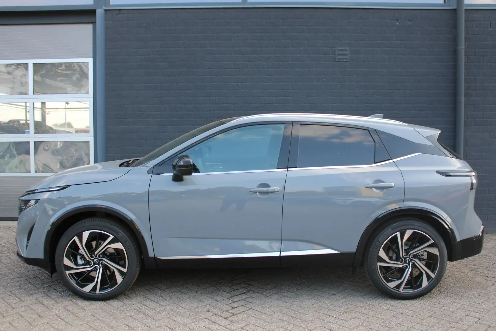 Nissan Qashqai 1.5 ePower Tekna Plus MY25 | Geheel Rijklaar Grijs - 2