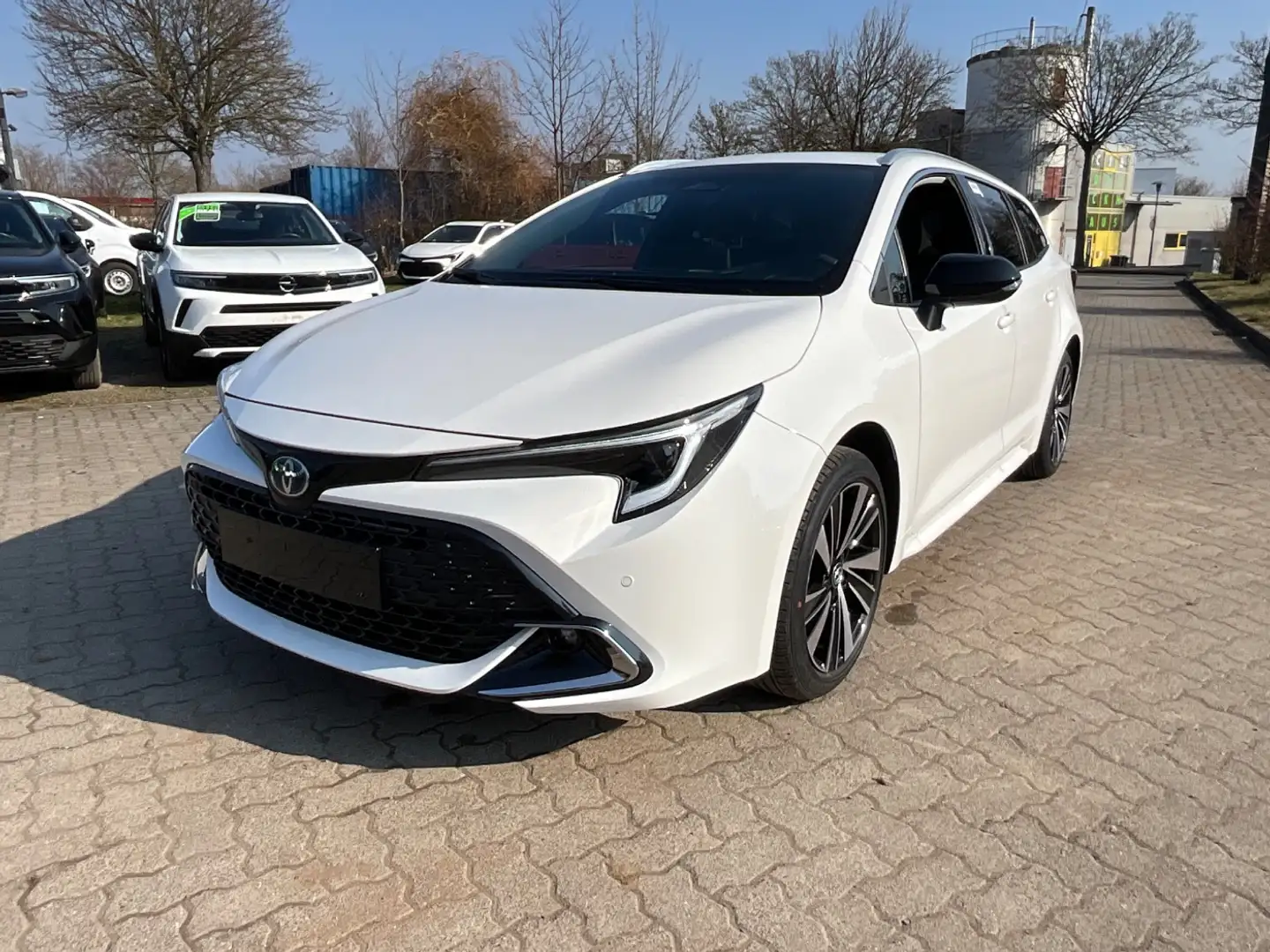 Toyota Corolla 2.0l Teamplayer TS ACC+LED+Navi+SHZ+Kam. Weiß - 2