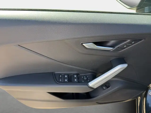 Audi Q2 view 14