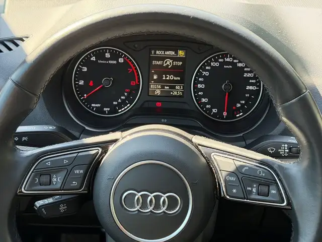 Audi Q2 view 9