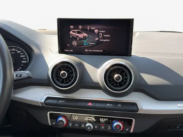 Audi Q2 view 6