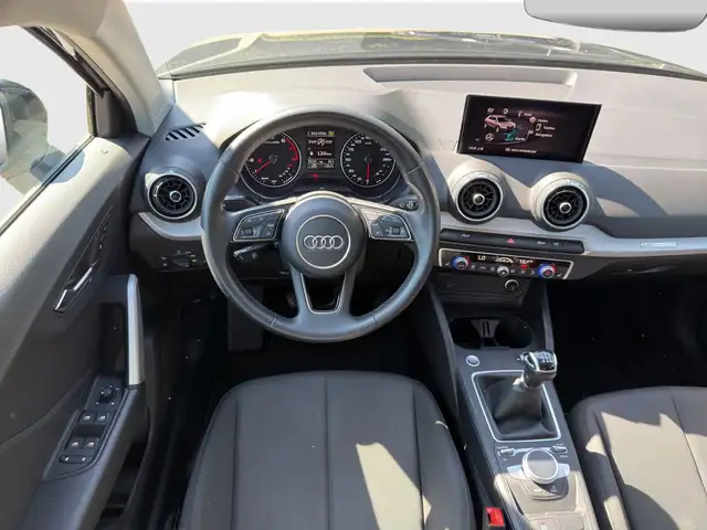 Audi Q2 view 8
