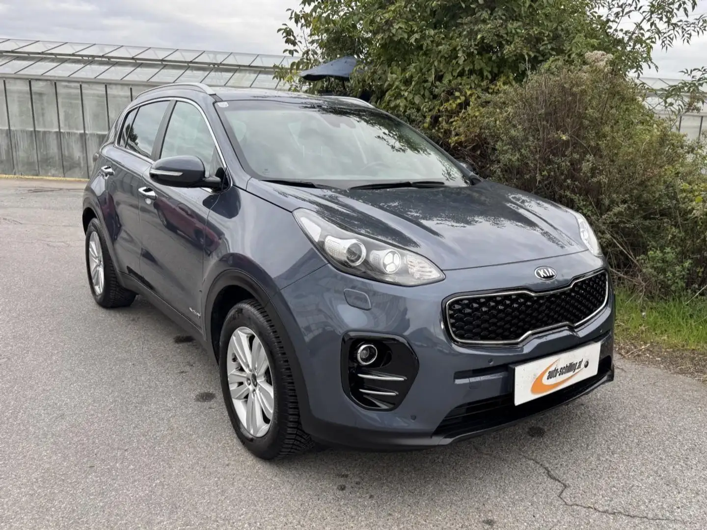 Kia Sportage 2,0CRDI AWD Aut. CarPlay RKamera Navi LED 1.Besitz Grau - 1