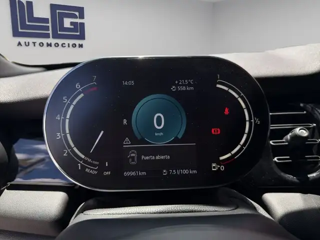 Mini Hatch view 12