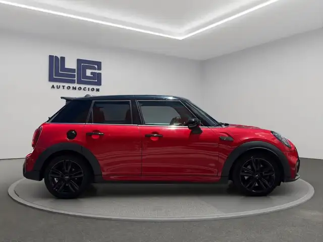 Mini Hatch view 5