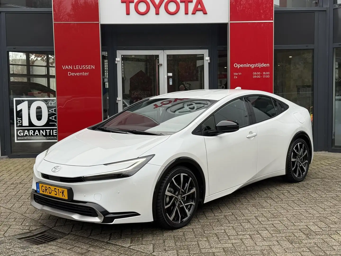 Toyota Prius 2.0 Plug-in Executive ALL SEASON BANDEN STUURVERW Blanc - 1