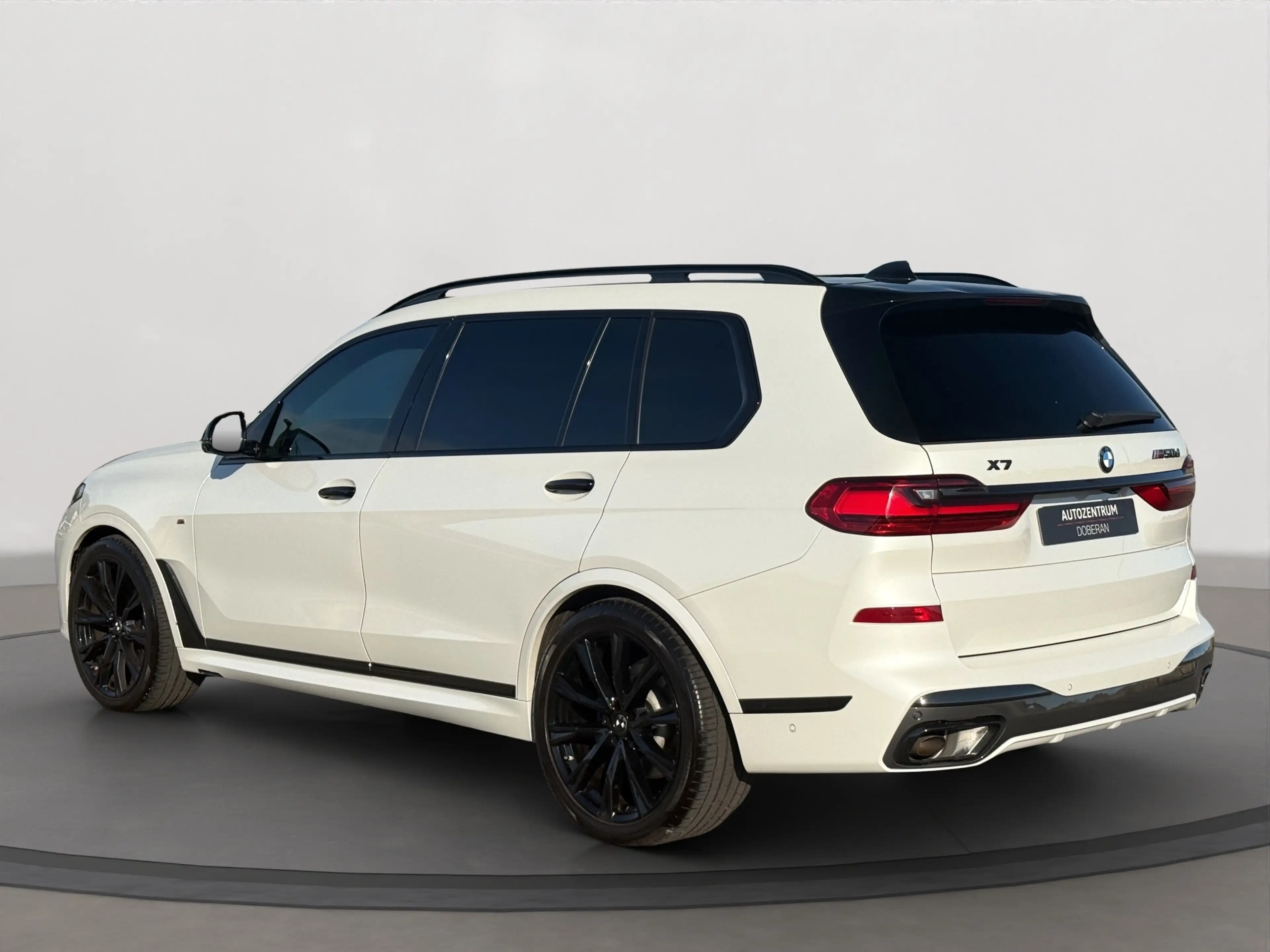 BMW X7 M X7 M50d SkyLounge Night B&W Laser Sthz Softclose — photo 3