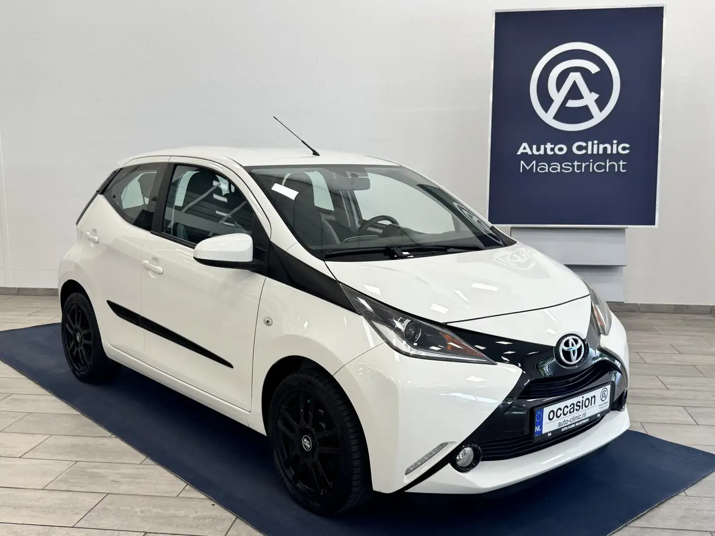 Toyota Aygo 1.0 VVT-i x-play Wit - 1
