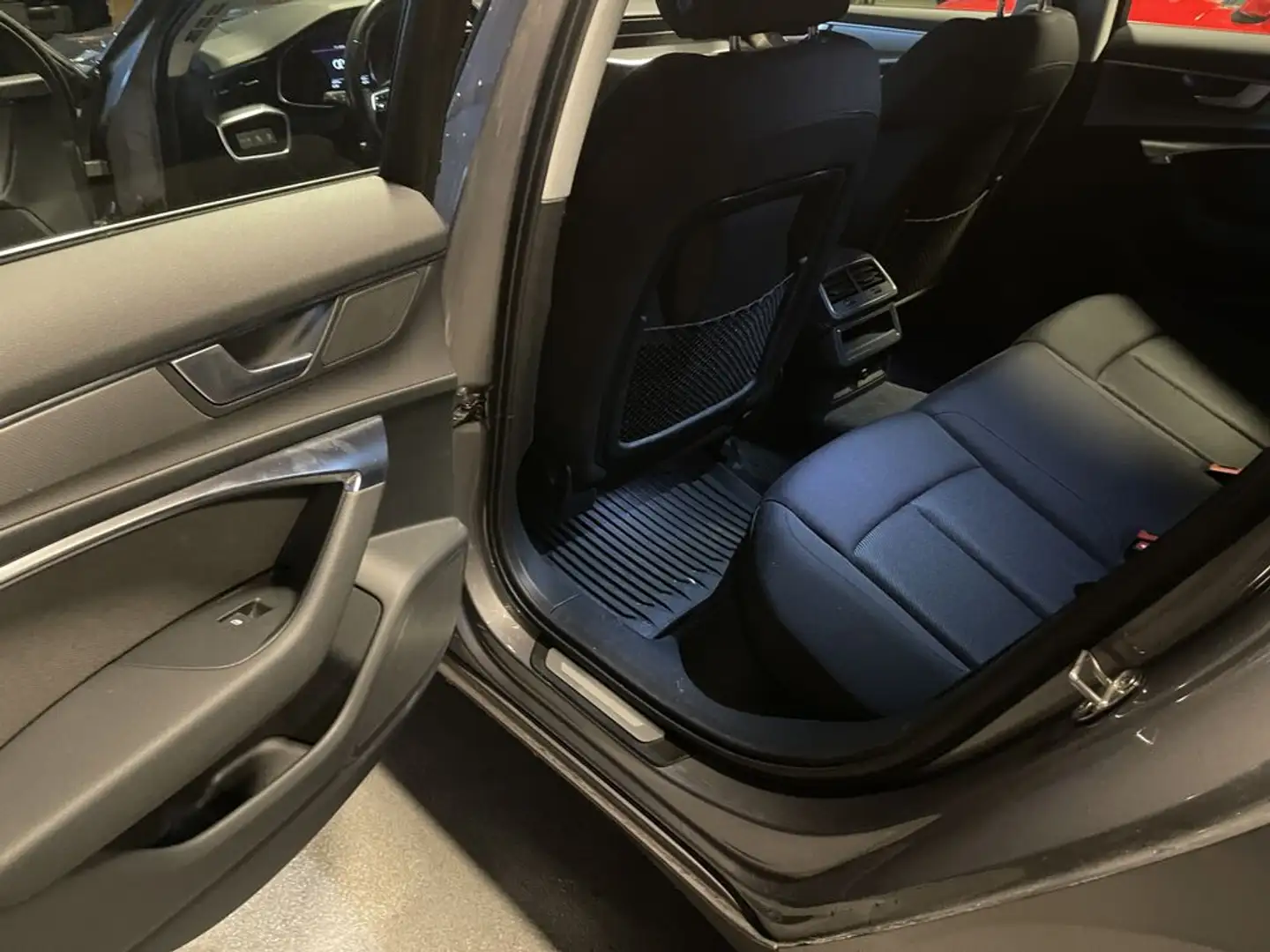 Audi A6 40 TDI sport Grau - 2
