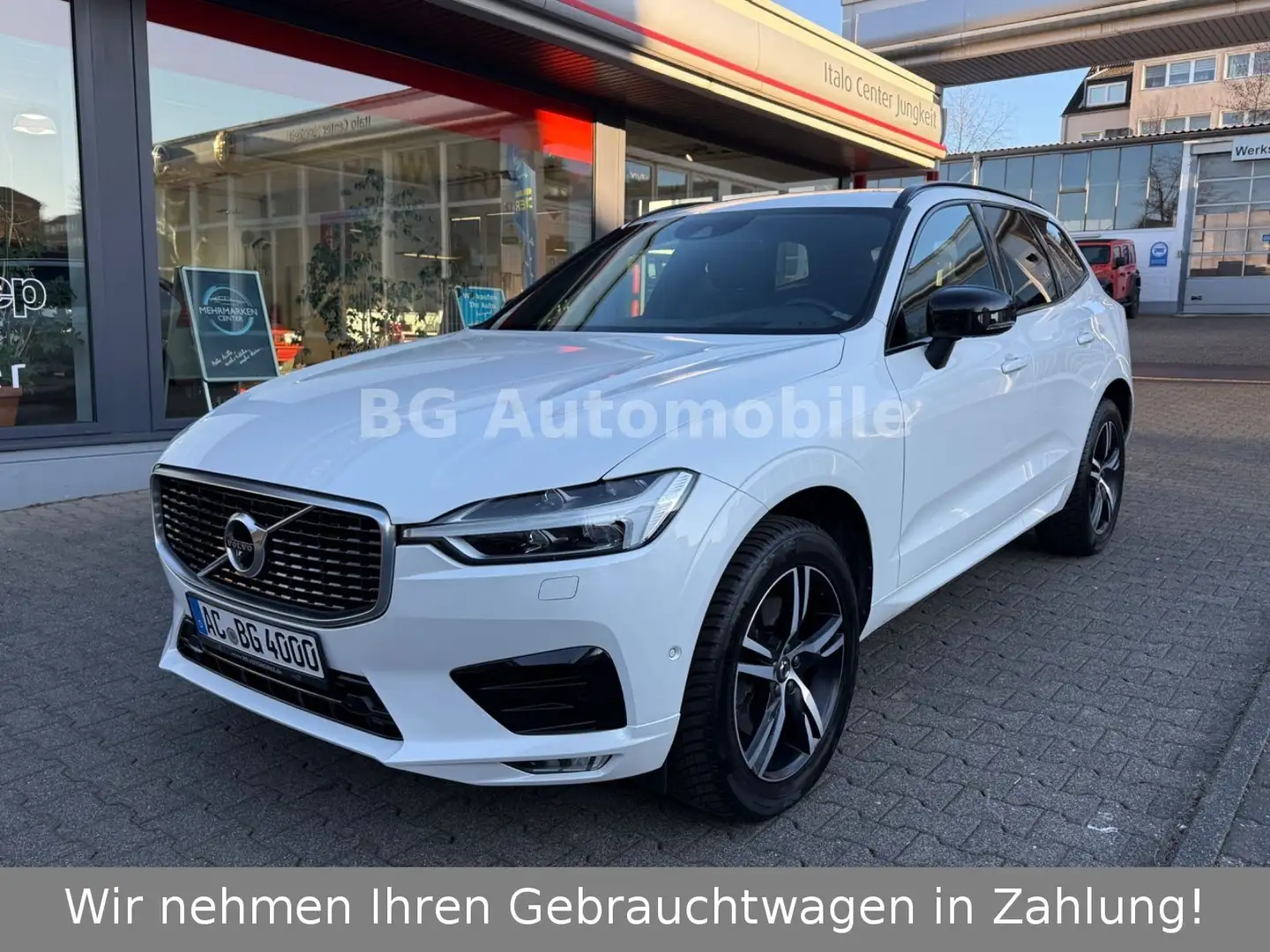 Volvo XC60 R Design AWD *Panorama Dach*360° Kamera* Weiß - 1