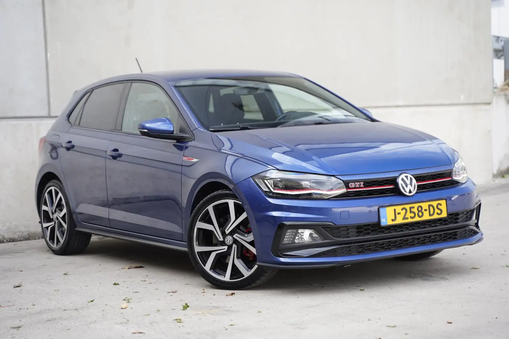 Volkswagen Polo GTI 2.0 TSI DSG 200pk Virtual Navigatie NAP Bleu - 2