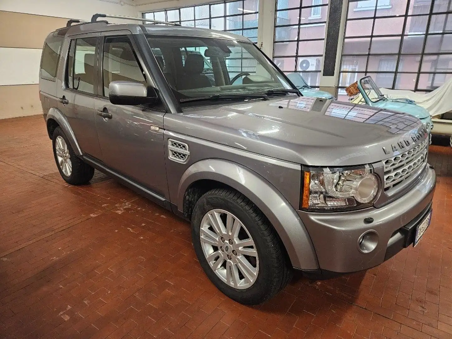 Land Rover Discovery 4 3.0 SDV6 255CV SE Grijs - 2