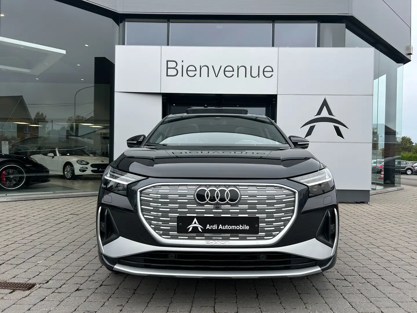 Audi Q4 e-tron 82 kWh 45 *S line*CARPLAY*1ER PROPRIO*GARANTIE* Zwart - 2