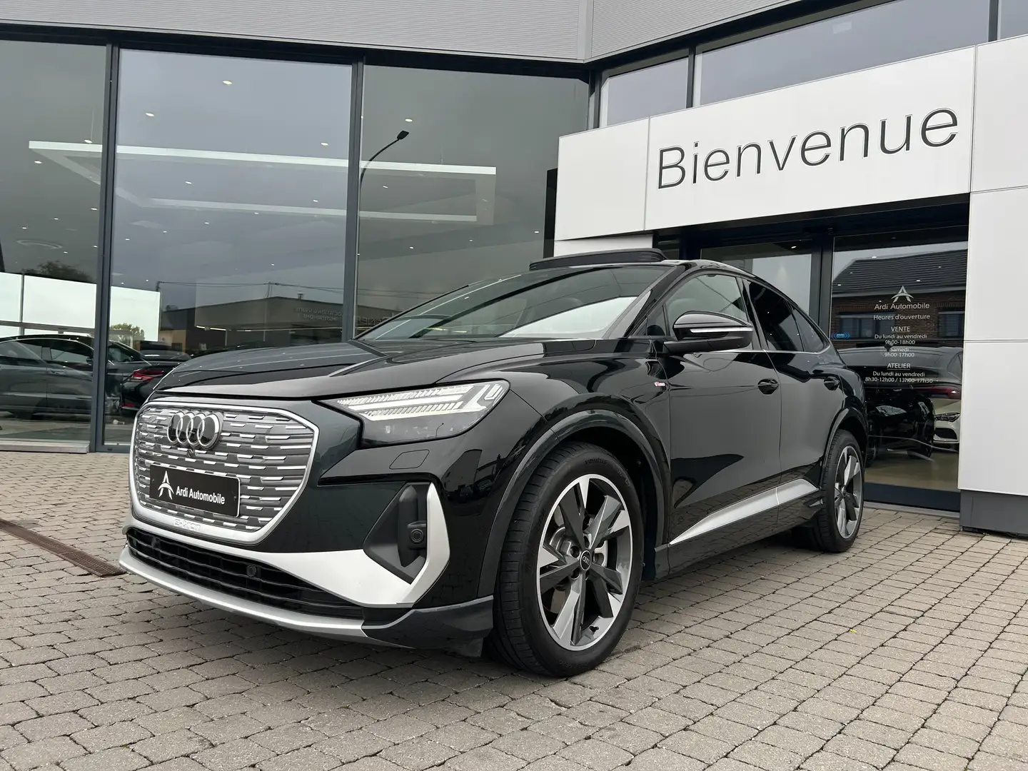 Audi Q4 e-tron 82 kWh 45 *S line*CARPLAY*1ER PROPRIO*GARANTIE* Zwart - 1