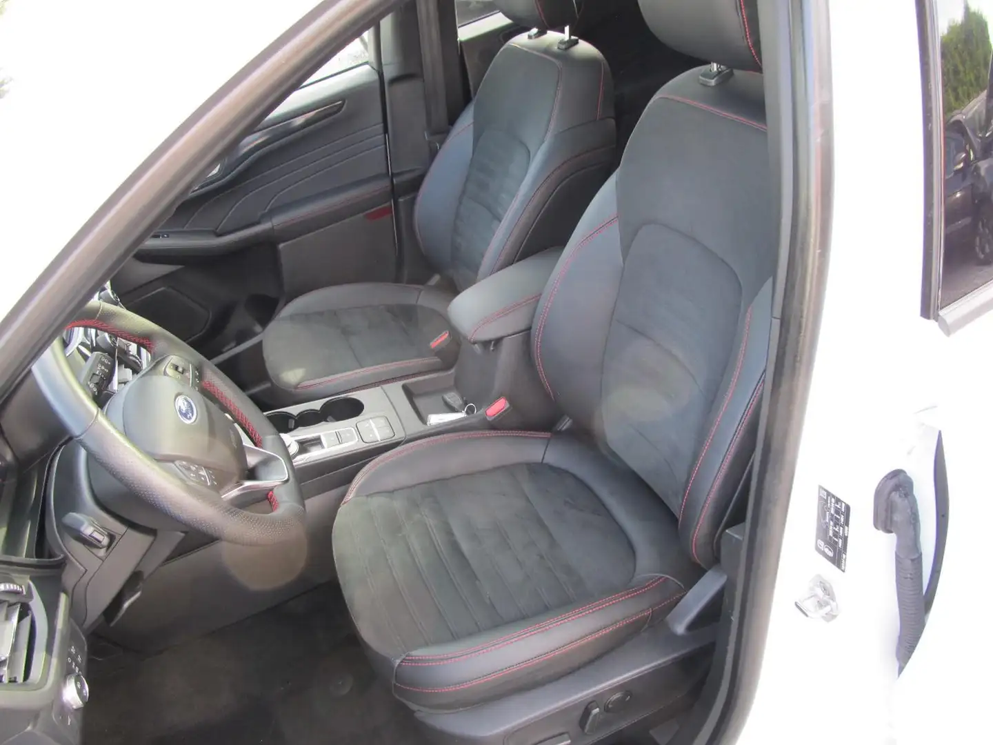 Ford Kuga Hybrid ST-Line X FHEV 4x4 AWD Panoramadach ACC-Tem Weiß - 2
