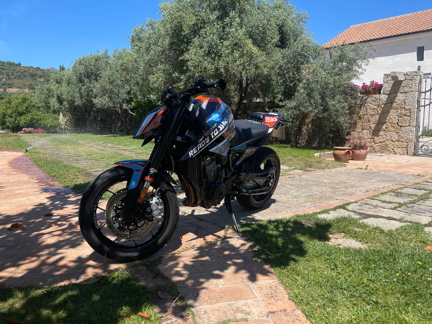 KTM 890 Duke - 1