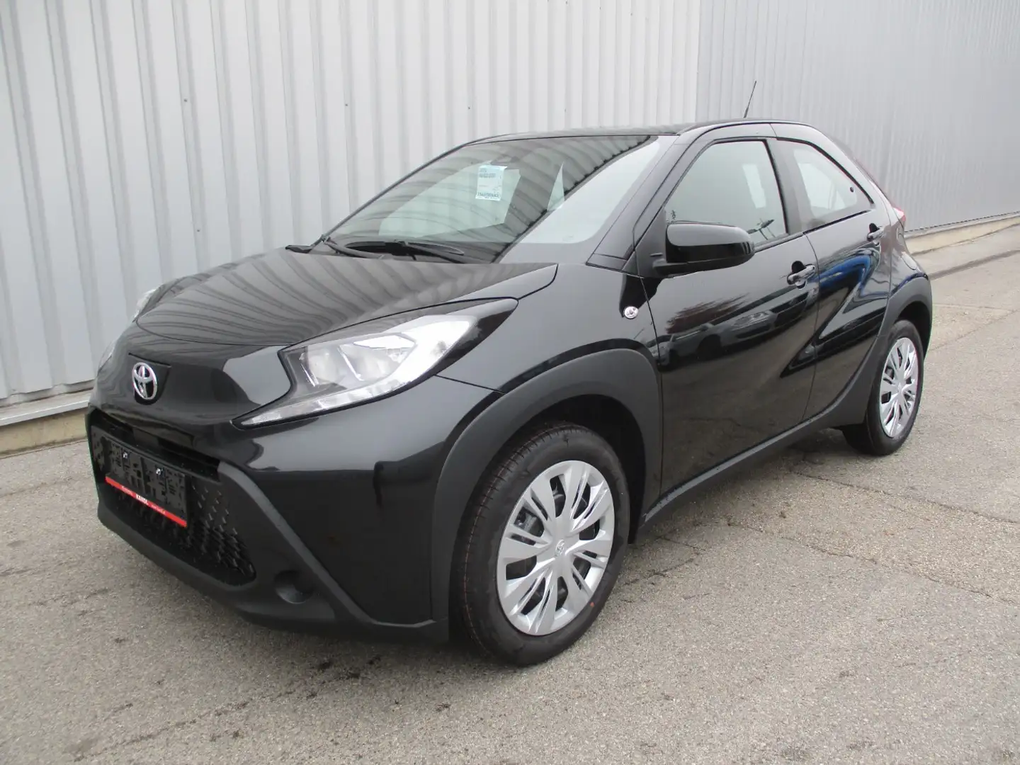 Toyota Aygo X 1.0 VVT-i Play Schwarz - 2