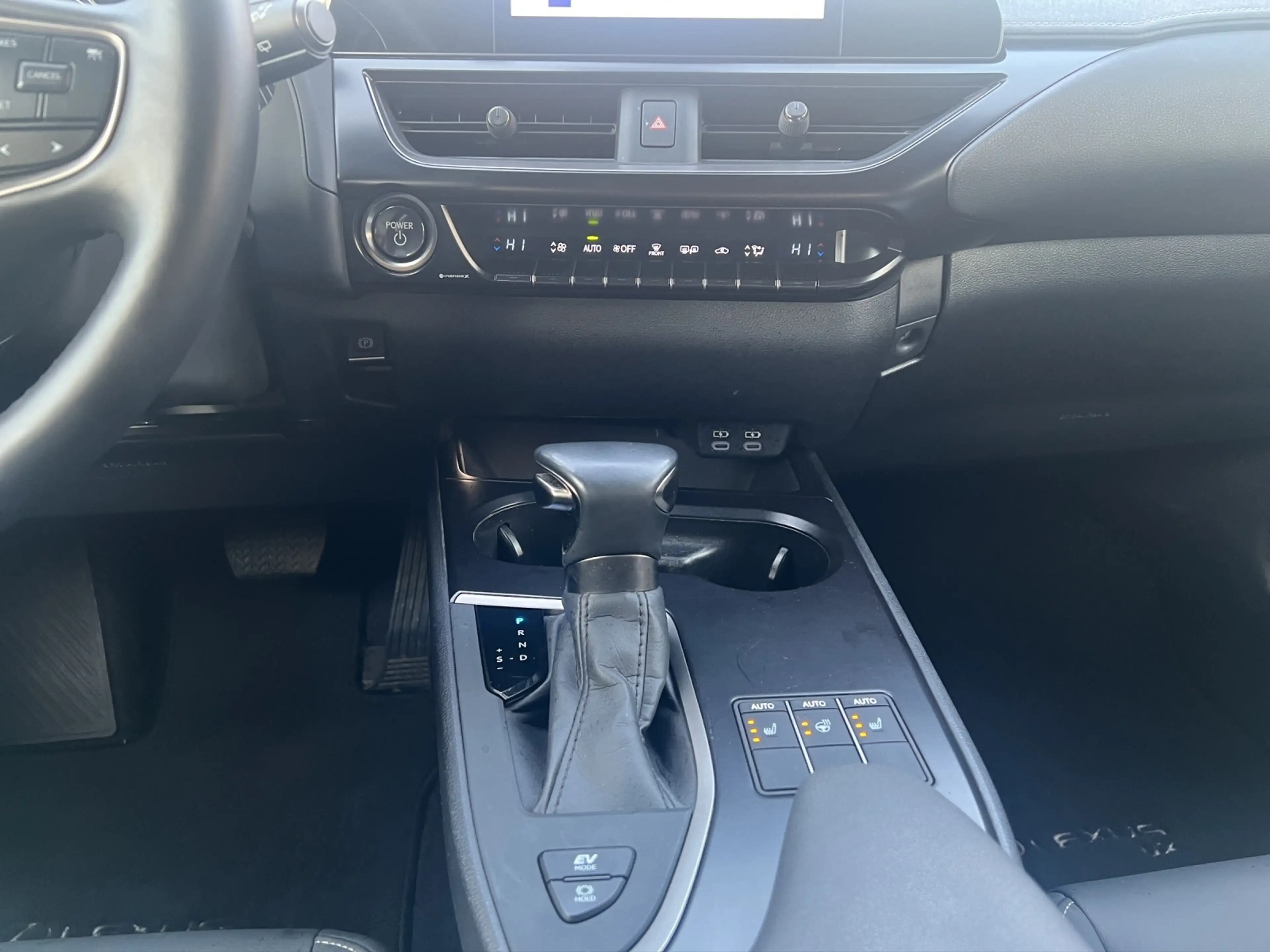 Lexus UX 250h 250h*F-SPORT-D.*1HD*ALLW *15J-GARANTIE — photo 14