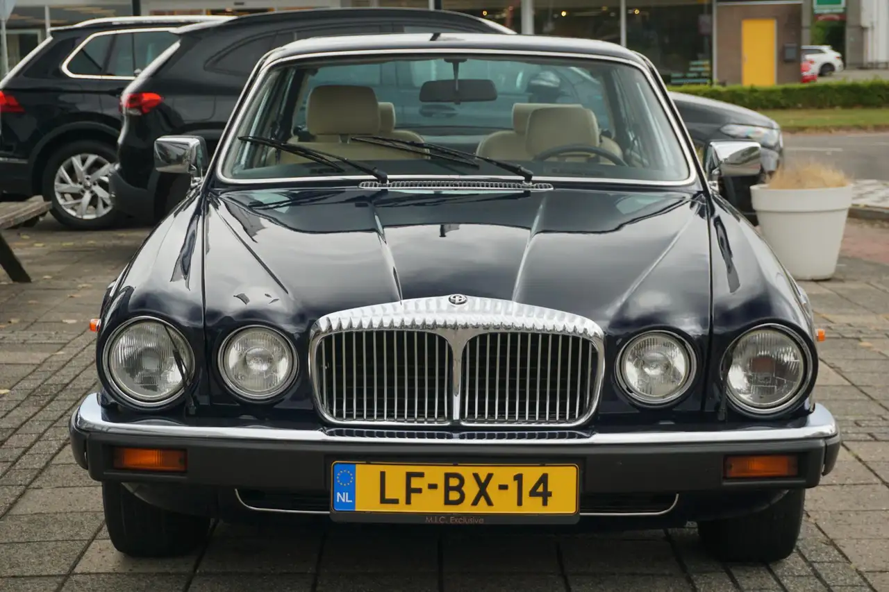 Daimler Double Six 5.3 V12 VandenPlas, foto 7