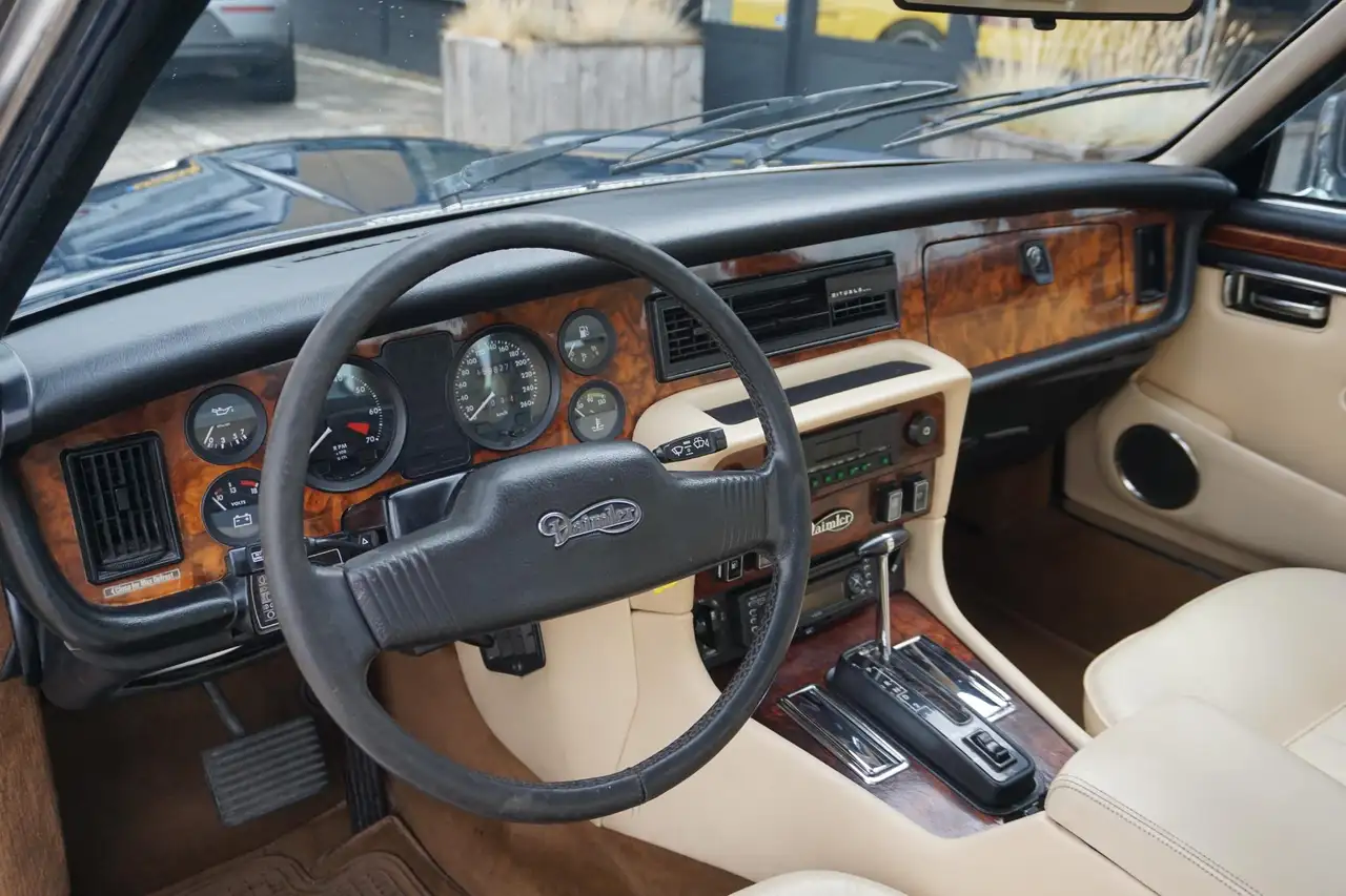 Daimler Double Six 5.3 V12 VandenPlas, foto 3
