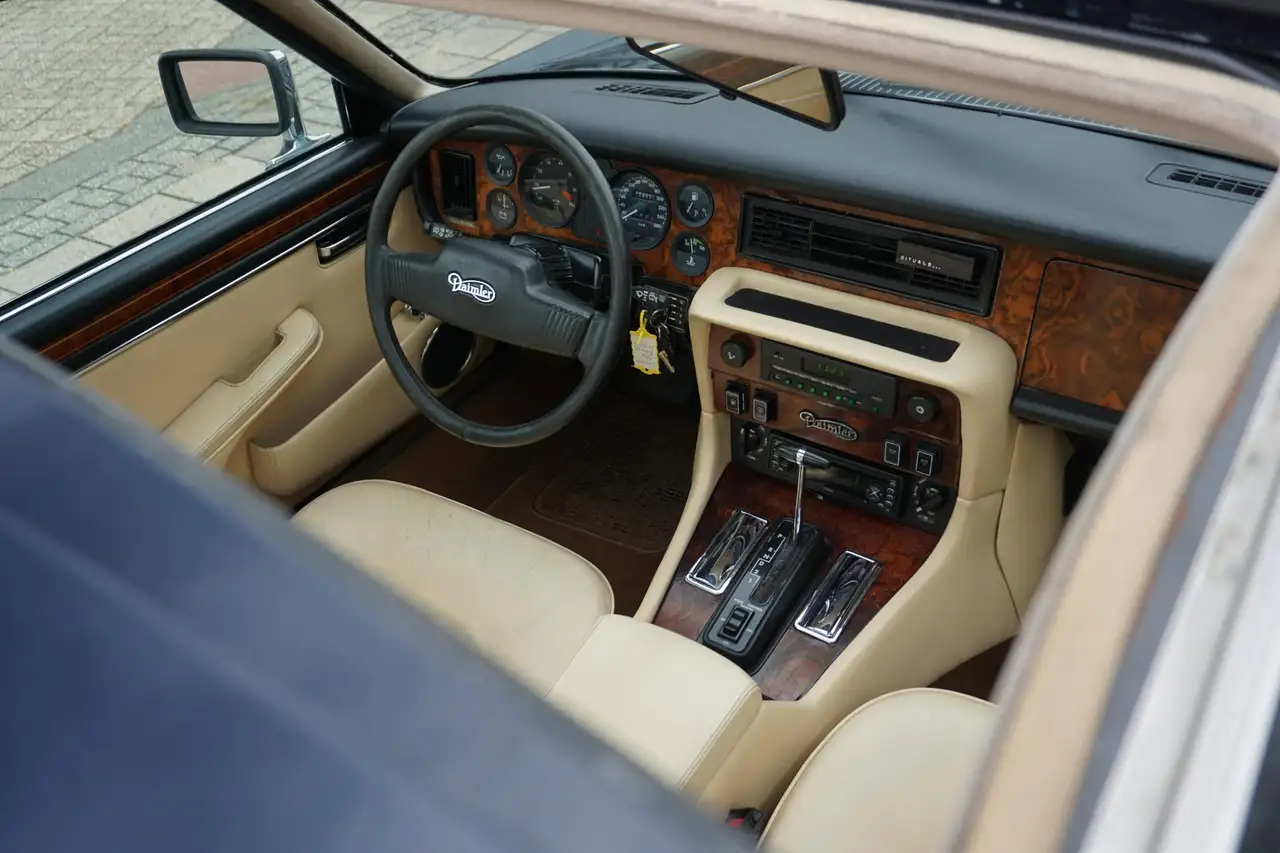 Daimler Double Six 5.3 V12 VandenPlas, foto 12