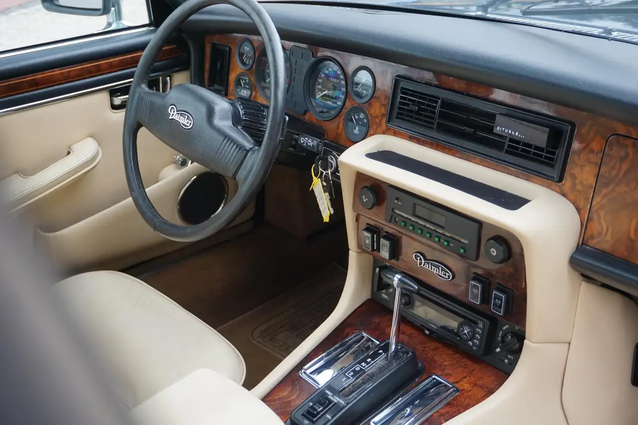 Daimler Double Six 5.3 V12 VandenPlas, foto 5