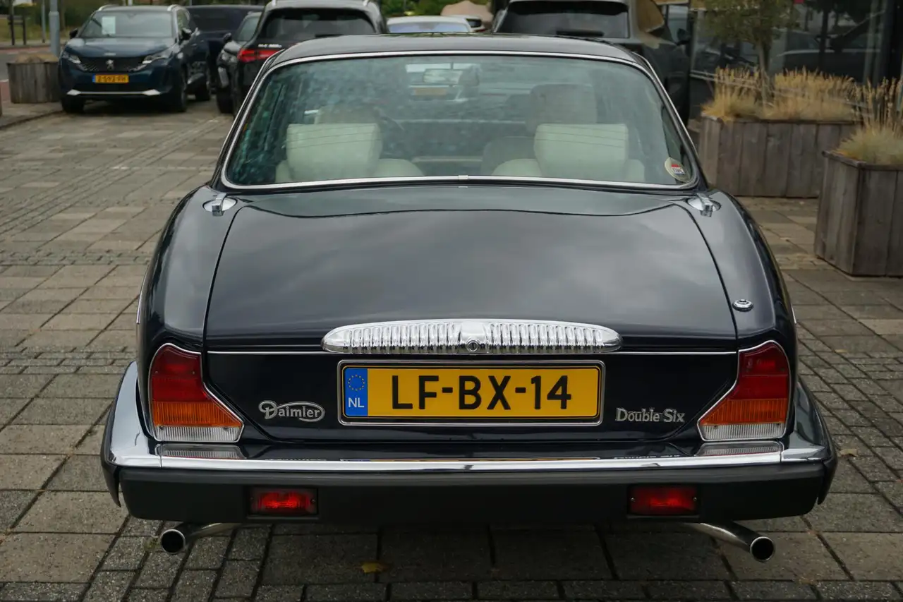 Daimler Double Six 5.3 V12 VandenPlas, foto 8