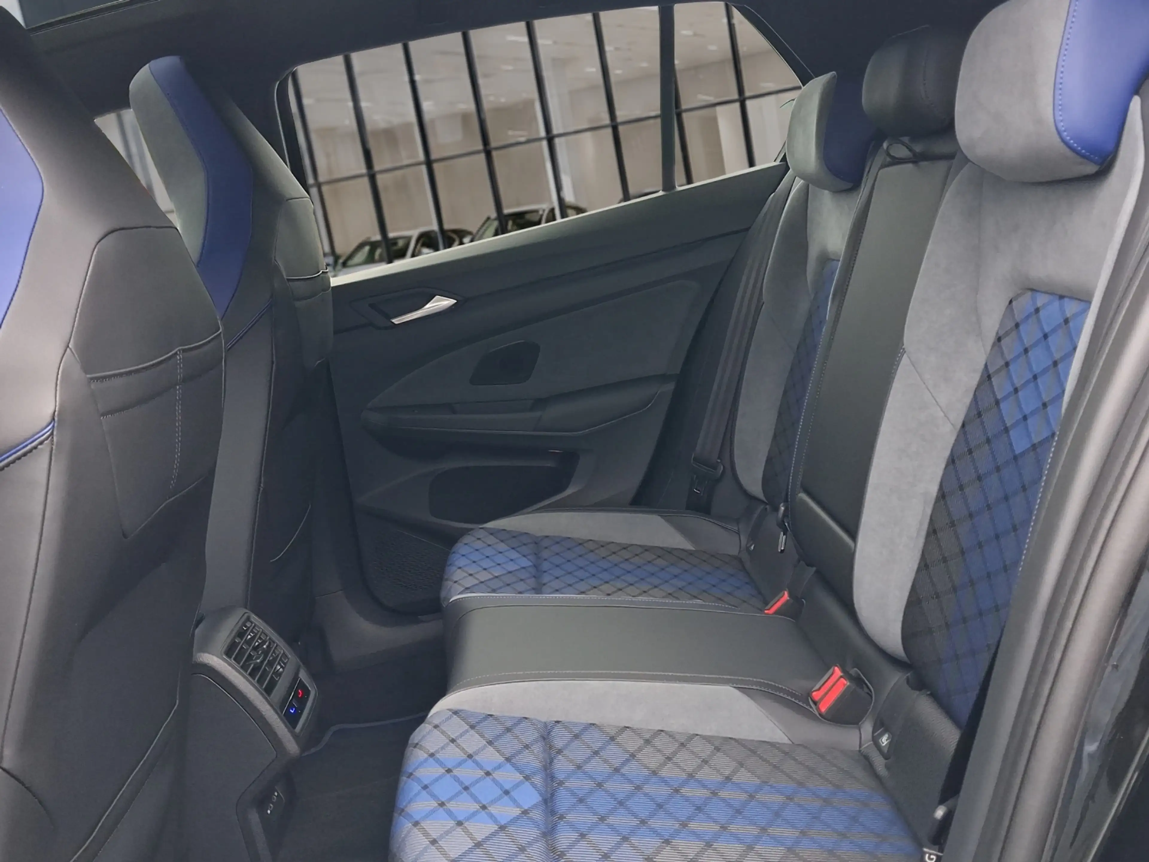 Volkswagen Golf R 2.0 TSI OPF 4MOTION DSG 2.0 TSI 245 kW 4Motion R — photo 6