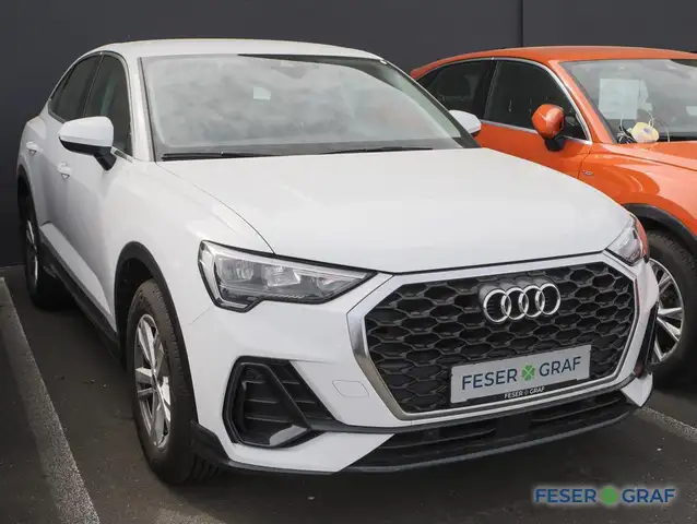 Audi Q3 view 4