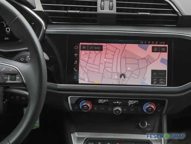 Audi Q3 view 11